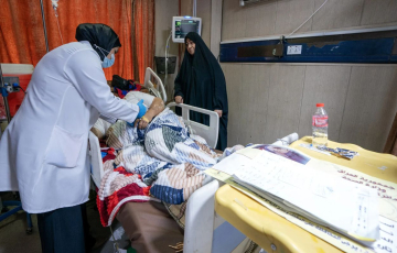 المستشفيات الحكومية: مشاريع متلكئة ونقص حاد في الأجهزة والكوادر يُرهق المرضى