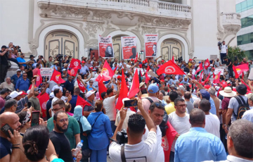 تصعيد نقابي وتلويح بإضرابات في تونس