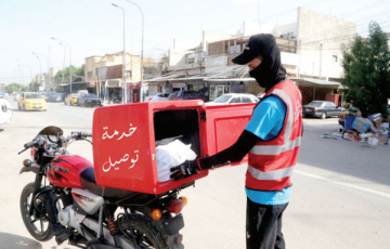 عمال التوصيل: ساعات طويلة.. ومخاطر يومية بلا ضمانات