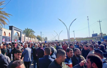 احتجاجات في ثلاث محافظات.. رواتب مستقطعة وأبراج مهددة ومياه شحيحة