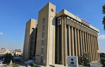 ضرائب متصاعدة وخدمات غائبة.. كيف تُعمّق سياسة تعظيم الإيرادات غير النفطية أزمة الثقة بين المواطن والدولة؟