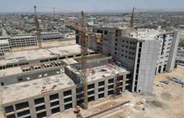 مراقبون.. مشاريع متوقفة وخدمات معطلة.. المواطن يدفع ثمن سوء الإدارة والفساد!