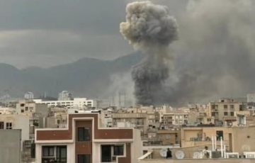 أمريكا وإيران تتبادلان الضربات.. مع إبقاء مسار التفاوض مفتوحاً