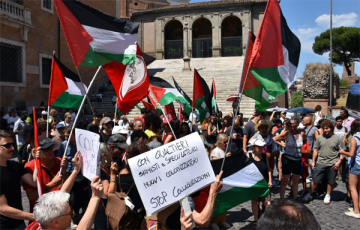 المطارات الإيطالية ساحات للتضامن مع الشعب الفلسطيني