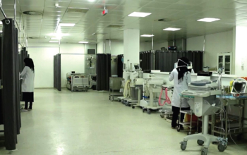 القطاع الصحي.. النمو السكاني يضغط على المستشفيات والتدابير الحكومية متعثرة