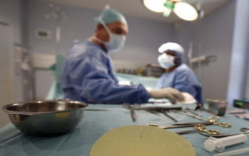 ظاهرة {الأطباء المزيفين} آخذة بالاتساع