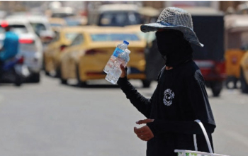 المهمشون.. باعة جوالون.. في التقاطعات المرورية والساحات