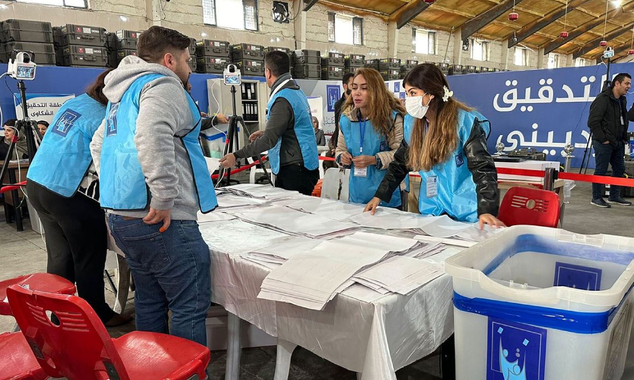 مجالس المحافظات ساحات لصراع مصالح.. متى يؤمن المتنفذون بمنطق الدولة لا المحاصصة؟ 